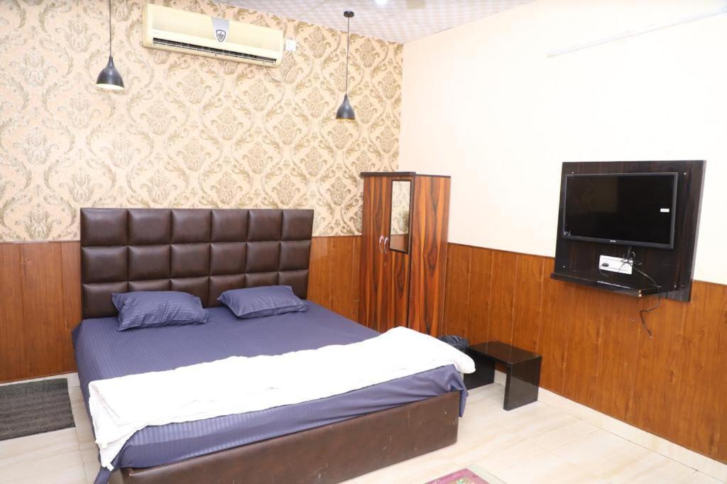 Hotel Aashirvad Faridabad Buitenkant foto