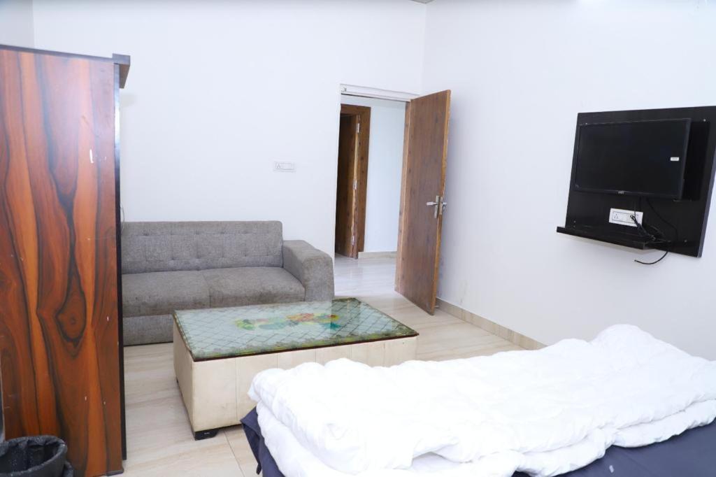 Hotel Aashirvad Faridabad Buitenkant foto