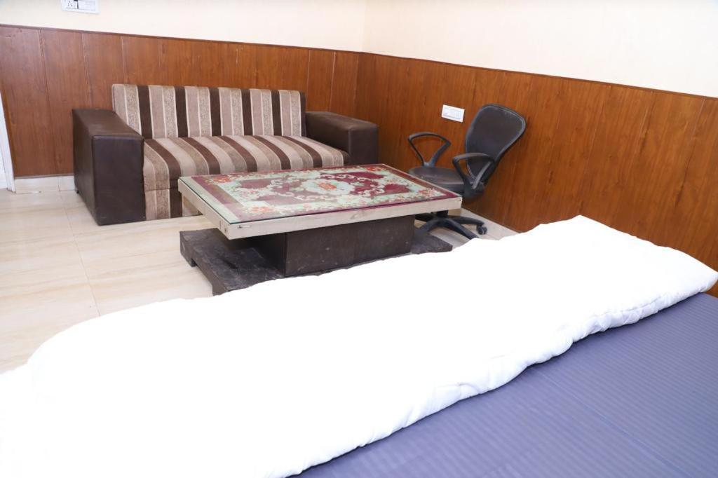 Hotel Aashirvad Faridabad Buitenkant foto