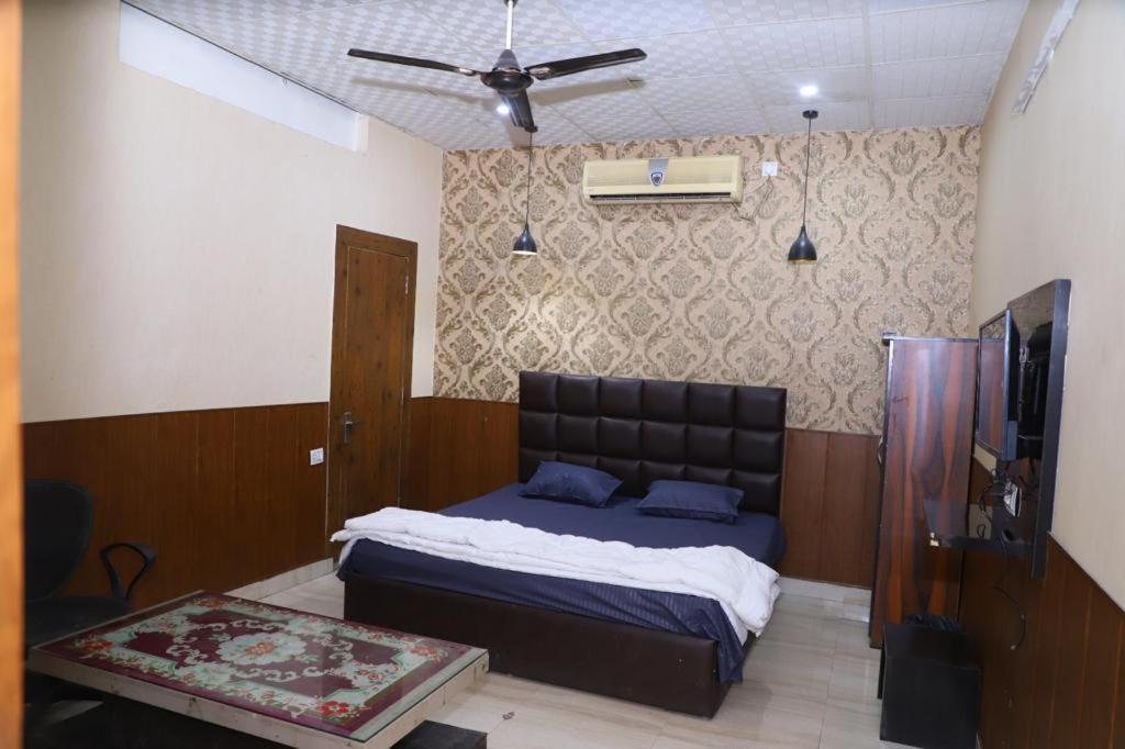 Hotel Aashirvad Faridabad Buitenkant foto