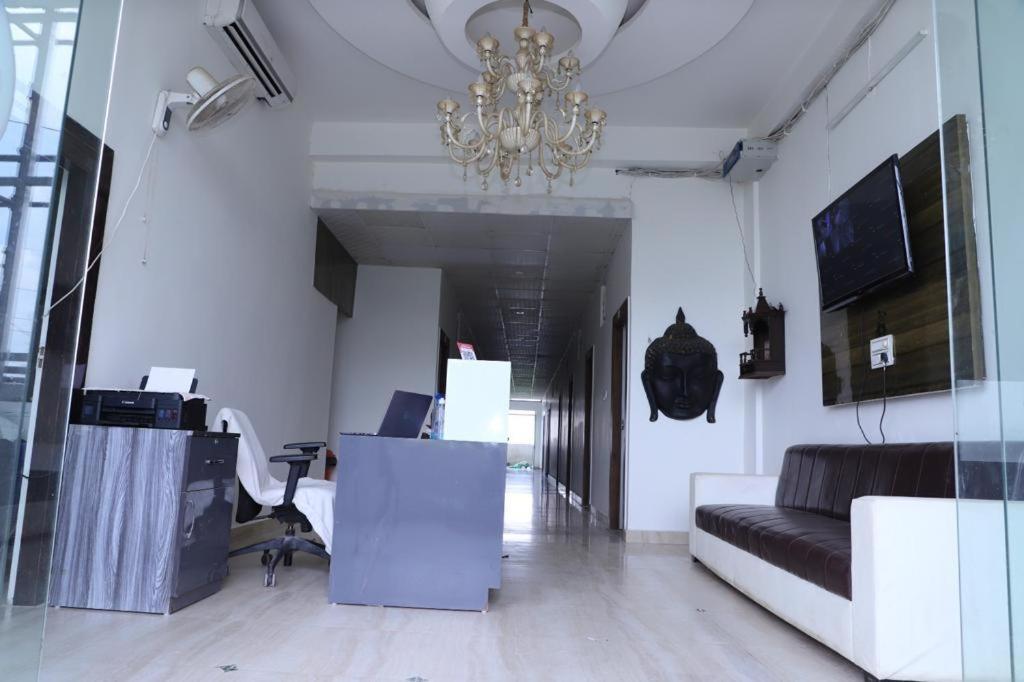 Hotel Aashirvad Faridabad Buitenkant foto